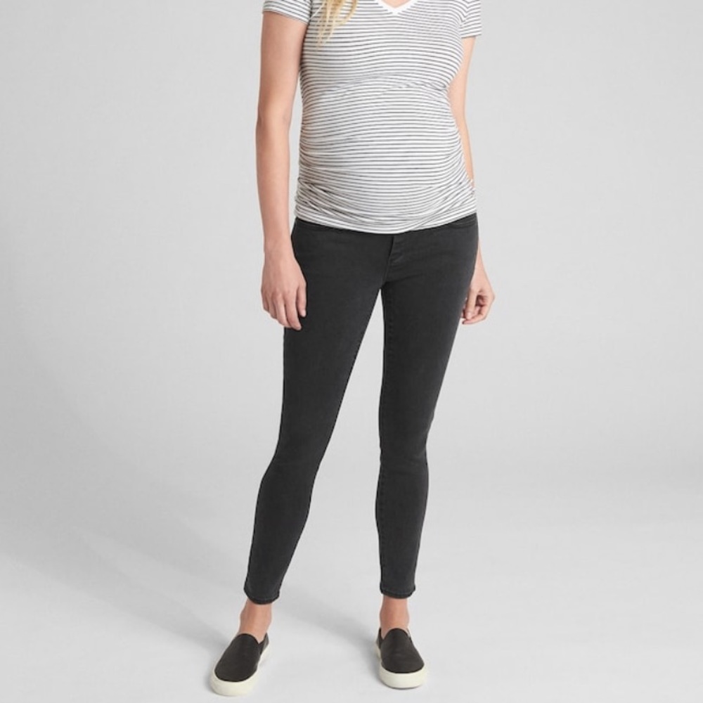 🎉HP🎉 Maternity True Black Skinny Jeans